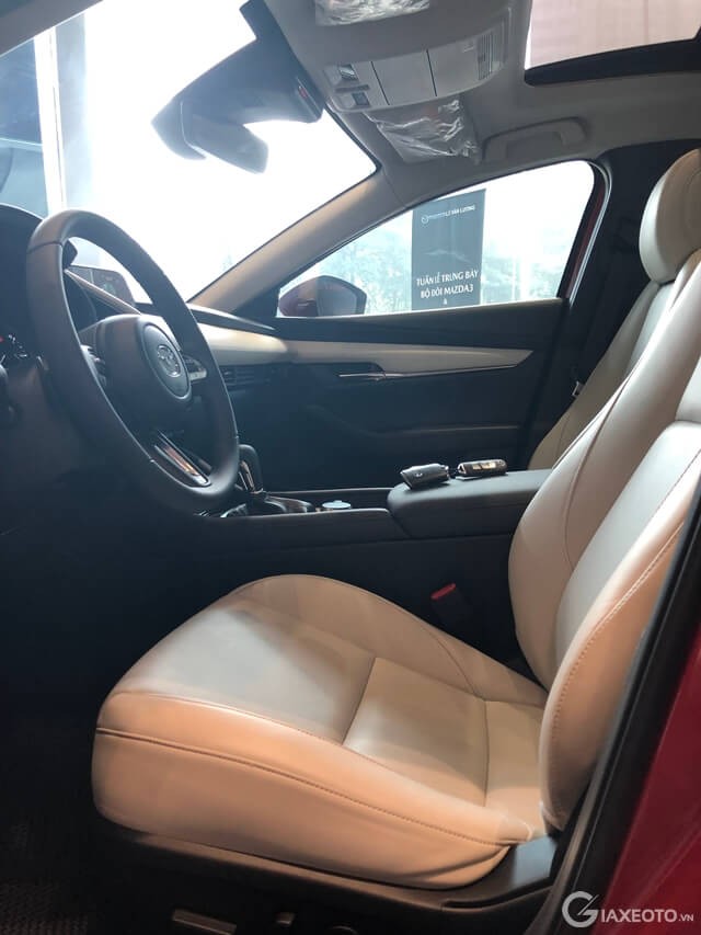 khoang-lai-xe-mazda-3