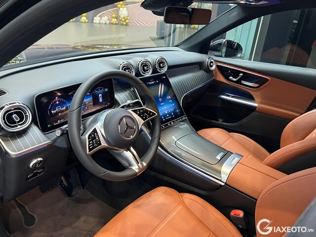 khoang-lai-xe-mercedes-glc200-2024