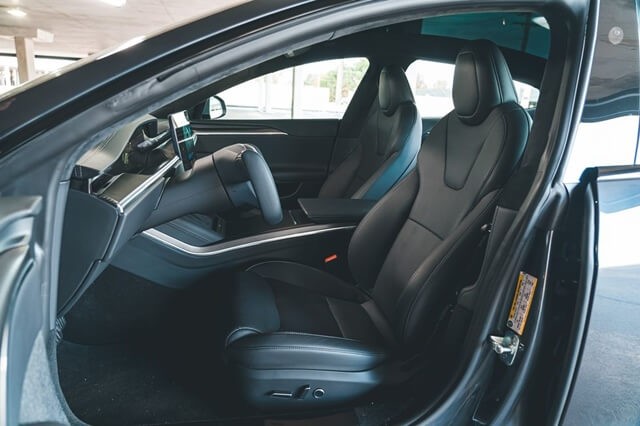 khoang-lai-xe-tesla-model-s-2025