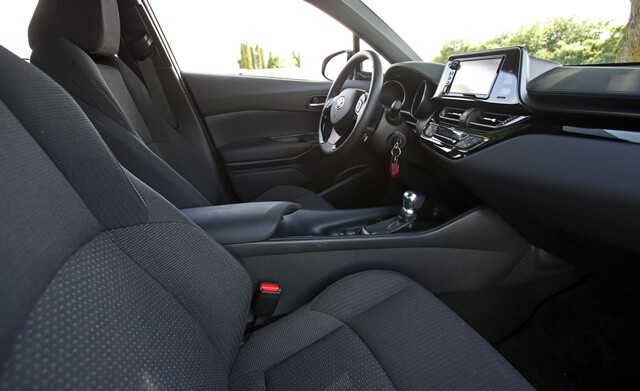 khoang-lai-xe-toyota-c-hr