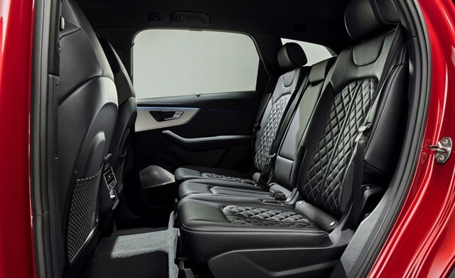 khoang-sau-xe-audi-q7