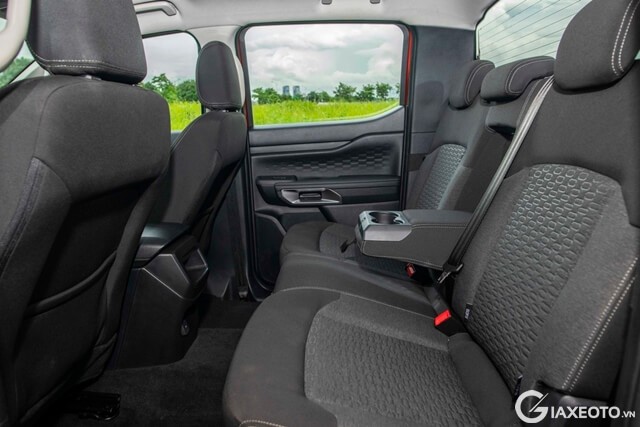 khoang-sau-xe-ford-ranger-xlt-2023