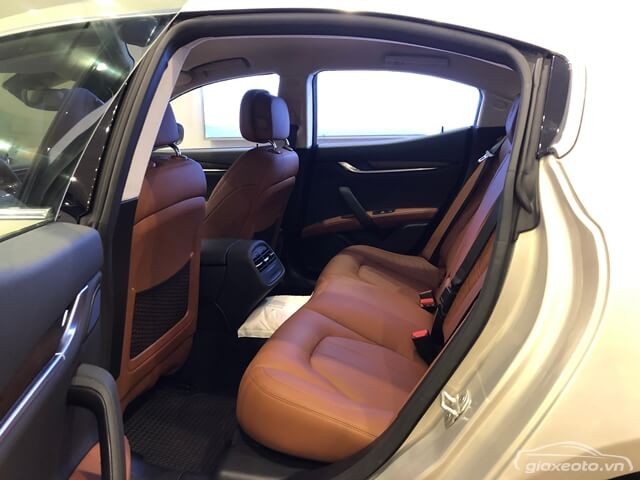 khoang-sau-xe-maserati-ghibli