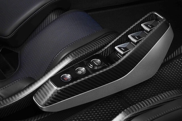 khu-be-trung-tam-xe-mclaren-senna