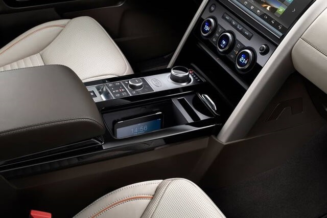 khu-dieu-khien-trung-tam-xe-land-rover-discovery