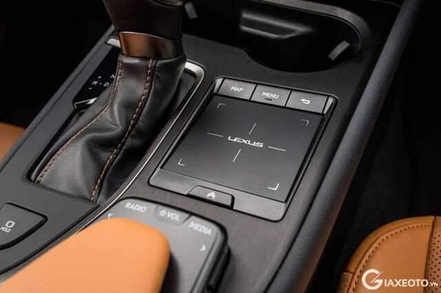 khu-dieu-khien-trung-tam-xe-lexus-ux-250h-fsport