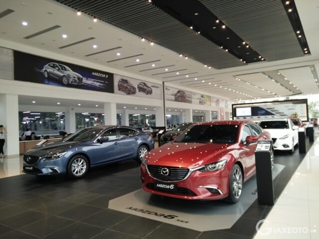 khu-trung-bay-xe-mazda-tran-khat-chan