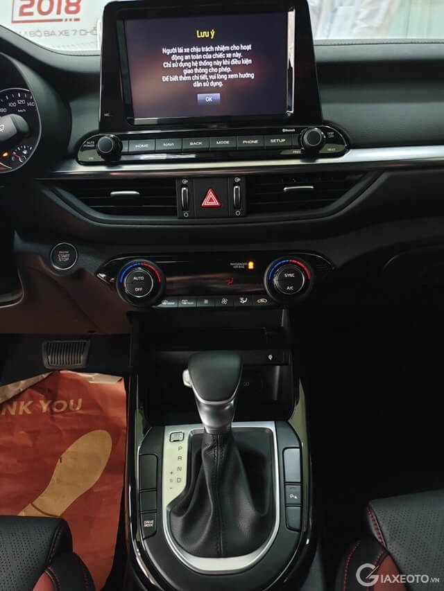 khu-vuc-dieu-khien-trung-tam-xe-kia-cerato