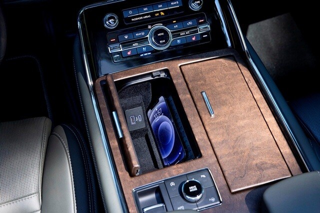 khu-vuc-dieu-khien-trung-tam-xe-lincoln-navigato