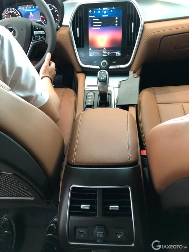 khu-vuc-dieu-khien-trung-tam-xe-vinfast-lux-a2_0