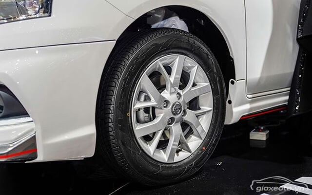 lazang-xe-nissan-sunny