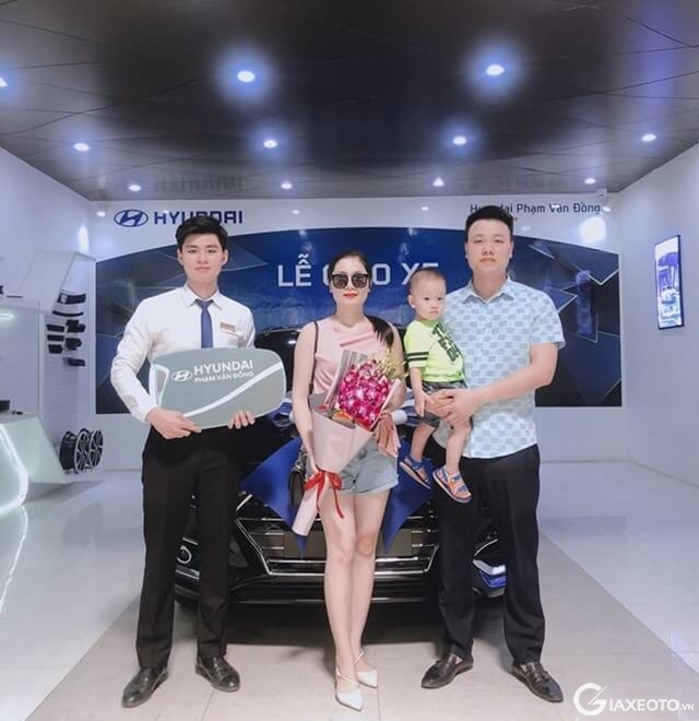 le-giao-xe-hyundai-pham-van-dong