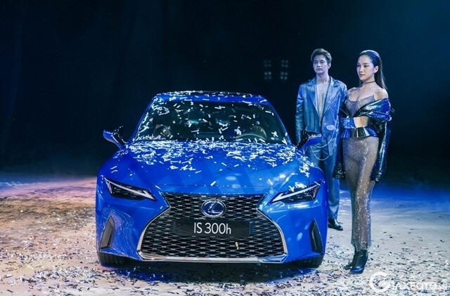 lexus-is300h-ra-mat-tai-viet-nam