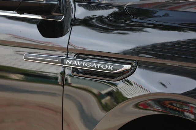 logo-xe-lincoln-navigator-black-label-l