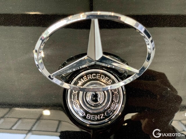 logo-xe-mercedes-benz-e200-exclusive