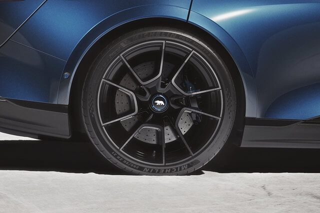 lop-xe-lucid-air-sapphire