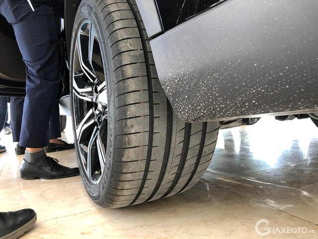 lop-xe-vinfast-lux-sa20