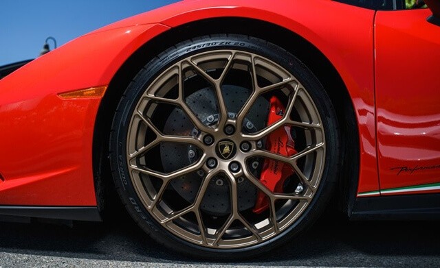 mam-truoc-xe-lamborghini-huracan-performante-spyder