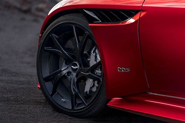 mam-xe-aston-martin-dbs-superleggera-coupe