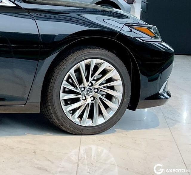 mam-xe-lexus-es-250-2024