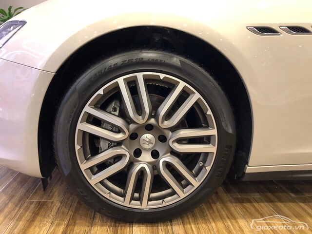 mam-xe-maserati-ghibli