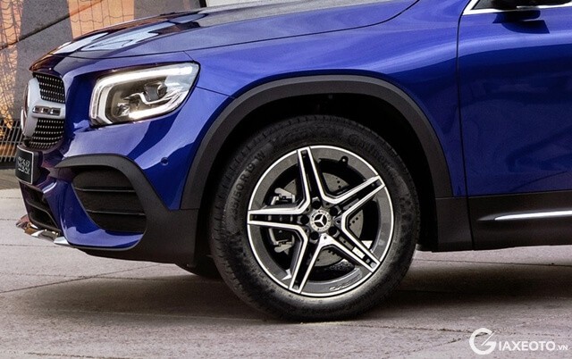 mam-xe-mercedes-benz-glb200-amg