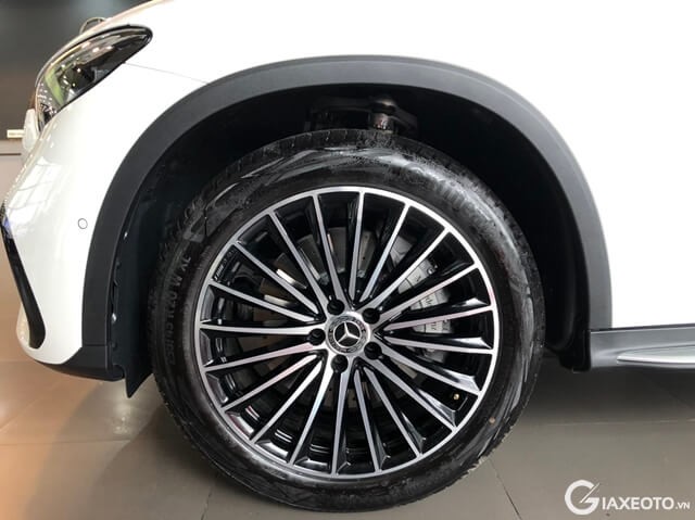 mam-xe-mercedes-glc300-2024