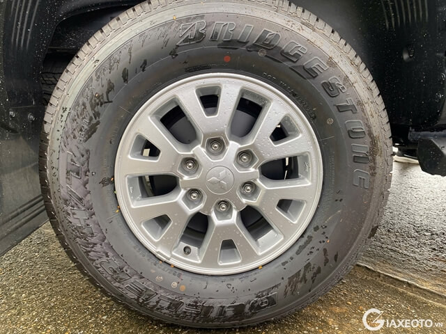 mam-xe-mitsubishi-triton-glx