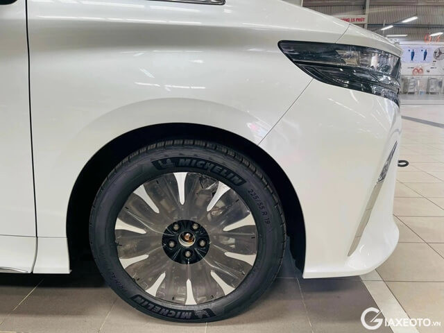 mam-xe-toyota-alphard-2025