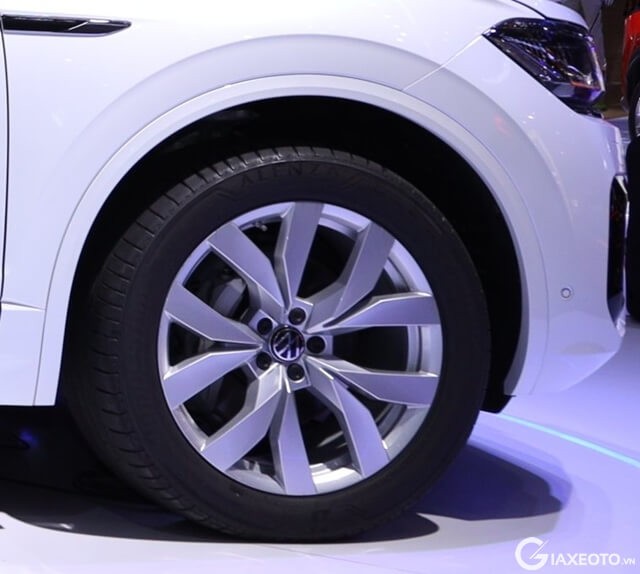 mam-xe-volkswagen-touareg-2023