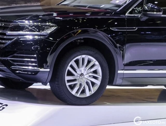mam-xe-volkswagen-touareg-elegance-2023