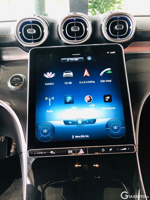 man-hinh-giai-tri-xe-mercedes-c300-amg