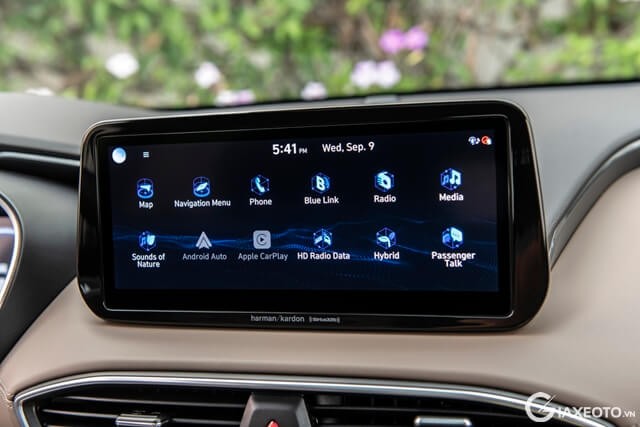 man-hinh-thong-tin-giai-tri-xe-hyundai-santafe