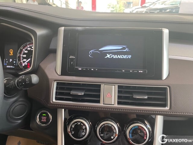 man-hinh-thong-tin-giai-tri-xe-mitsubishi-xpander-cross