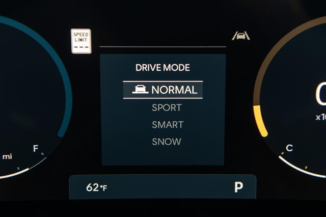 man-hinh-thong-tin-xe-hyundai-santa-cruz-2025