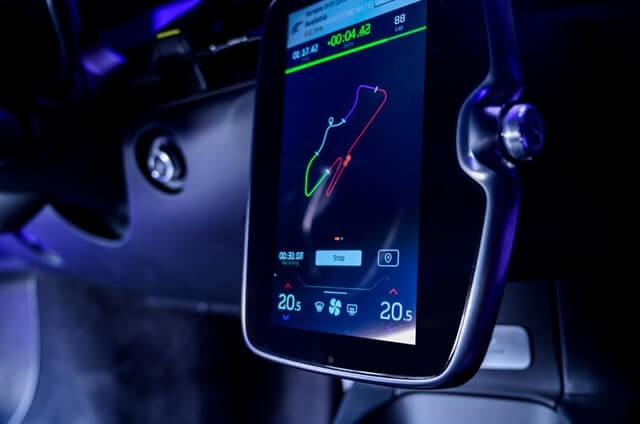 man-hinh-trung-tam-xe-mclaren-artura