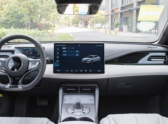 man-hinh-xe-byd-seal-06-dm-i