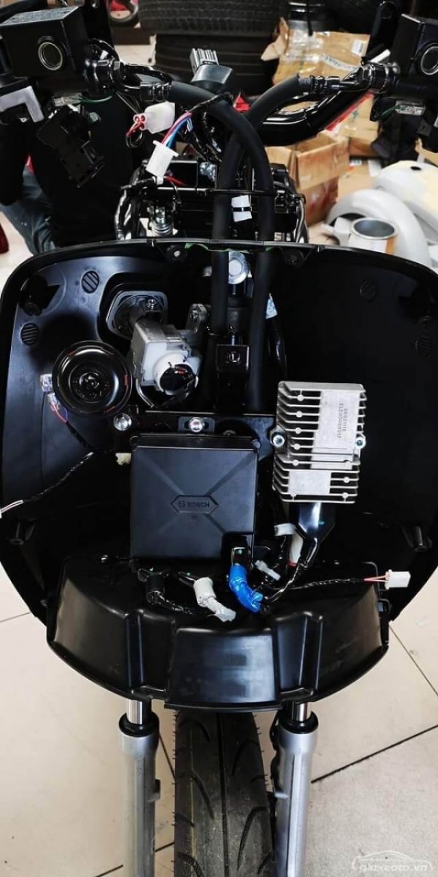 mat-truoc-xe-voi-bo-dieu-khien-bosch