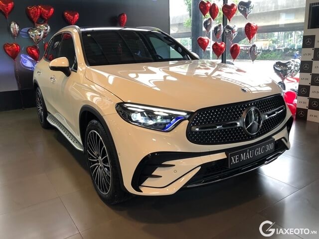 mercedes-glc300-amg-2024-co-gi-moi