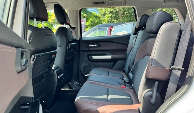 mitsubishi-destinator-hang-ghe-thu-hai