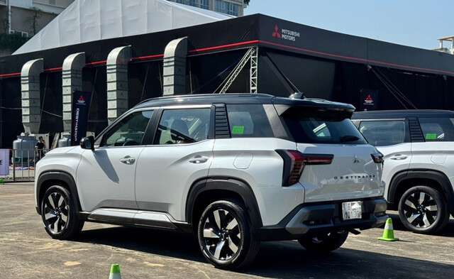 mitsubishi-destinator-phan-hong-va-duoi-xe
