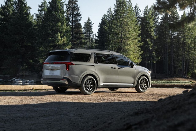 ngoai-that-kia-carnival-hev