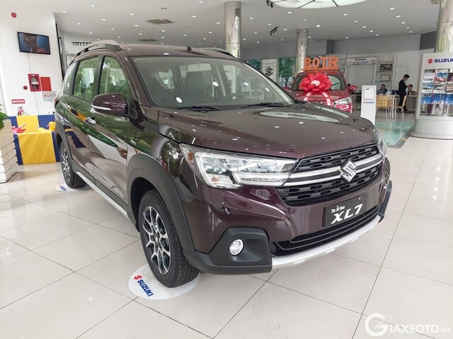 ngoai-that-suzuki-xl7-2023-mau-do-ruou