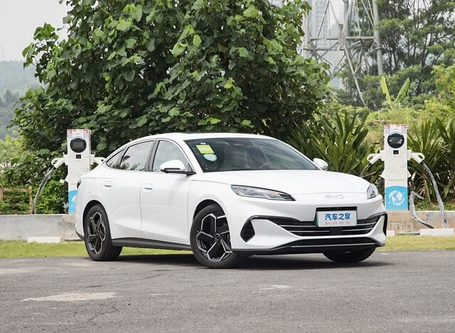 ngoai-that-xe-byd-seal-06-dm-i