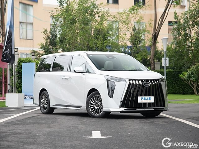 ngoai-that-xe-gac-m8