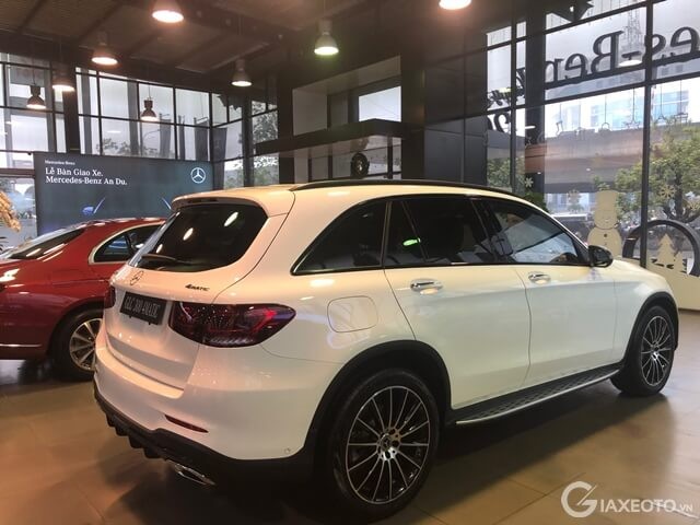 Mercedes GLC300 4Matic: giá lăn bánh, ưu đãi (02/2023)