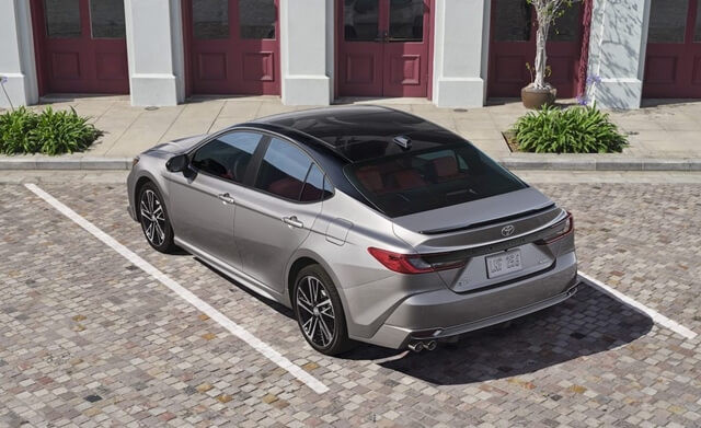 ngoai-that-toyota-camry-2025
