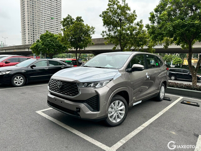 ngoai that innova hybrid