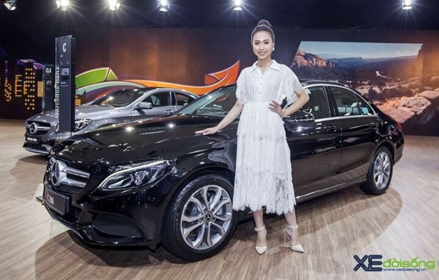 nguoi-dep-chan-dai-viet-nam-va-xe-mercedes