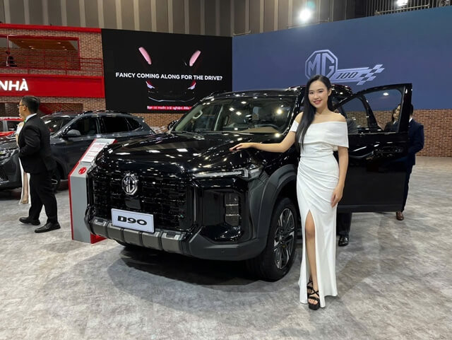 nguoi-mau-ben-mg-d90-vms-2024